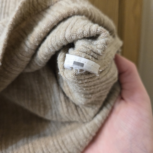 Hollister Cropped Ribbed Beige Long Sleeve sz M - Picture 4 of 5